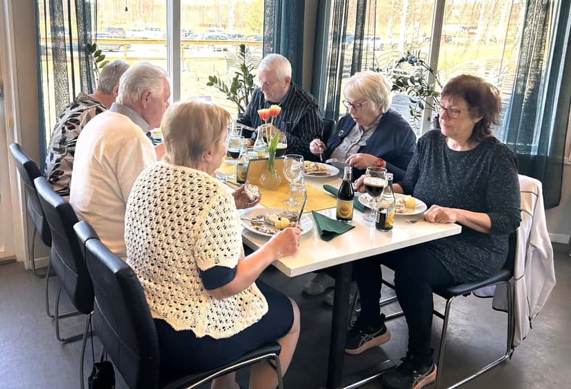 paskbuffe12april26 (1).jpg